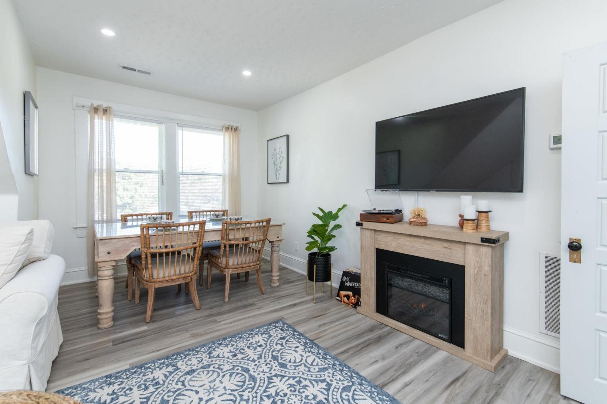 Loft On Capital - Ideally Located To Distilleries Frankfort Exterior photo